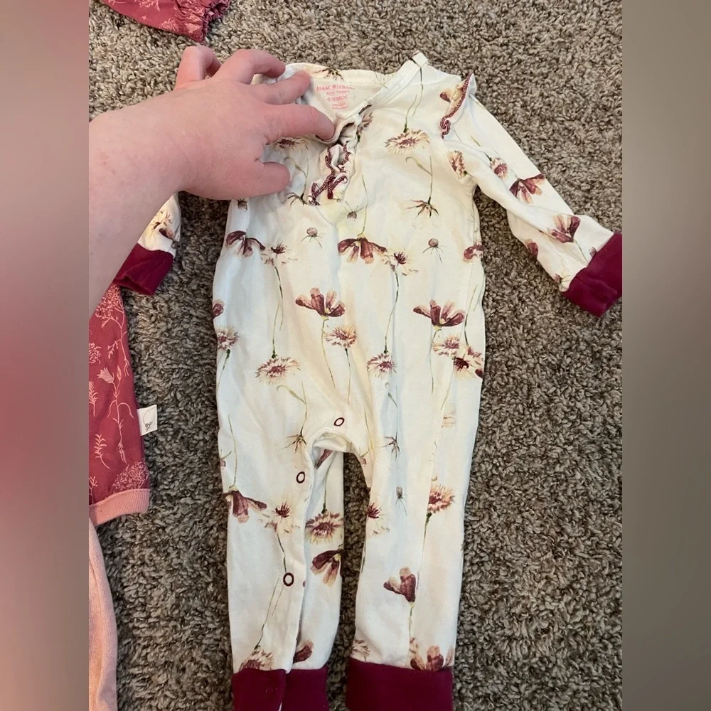 Bundle of 6 pieces girls onesies 6-12 months
